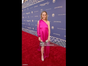  alt="Nikki Deloach"