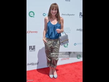 alt="Nikki Deloach"