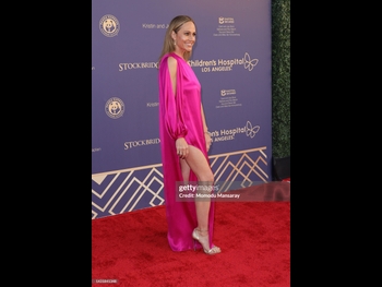  alt="Nikki Deloach"