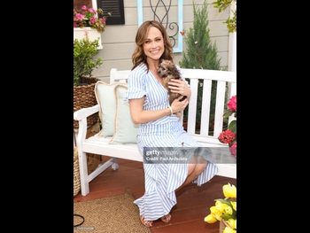  alt="Nikki Deloach"