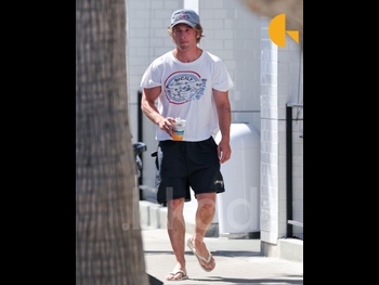  alt="Jeremy Allen White"