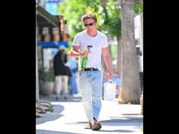  alt="Jeremy Allen White"