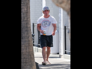  alt="Jeremy Allen White"