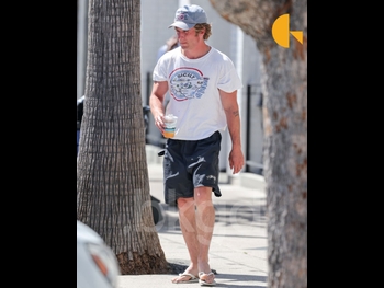  alt="Jeremy Allen White"