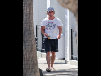  alt="Jeremy Allen White"