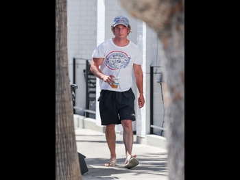  alt="Jeremy Allen White"