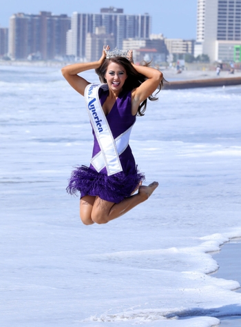 Cara Mund