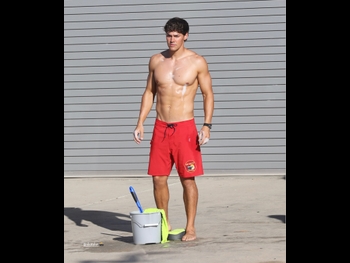  alt="Noah Beck"
