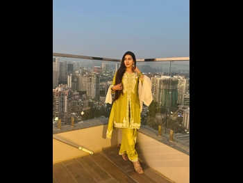  alt="Simran Khan"