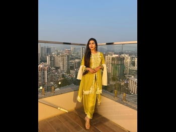  alt="Simran Khan"