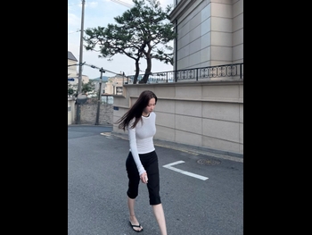  alt="Jeon Jong-seo"