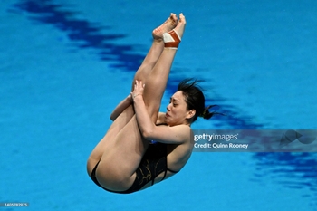 Esther Qin