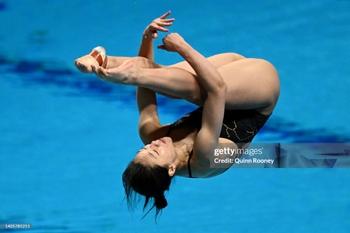 Esther Qin