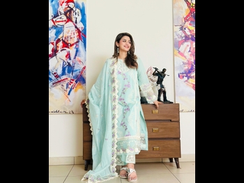  alt="Hira Soomro"