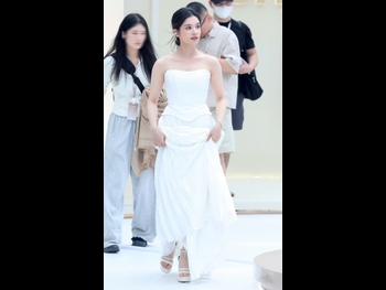  alt="Jingyi Zhang"