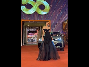  alt="Roxanne Ho"