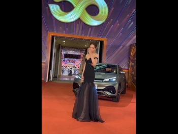  alt="Roxanne Ho"