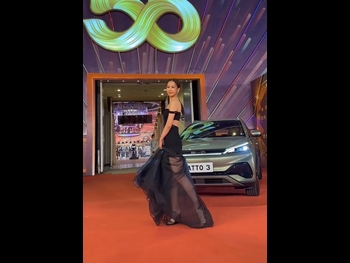  alt="Roxanne Ho"