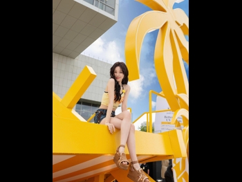  alt="Song Yuqi"
