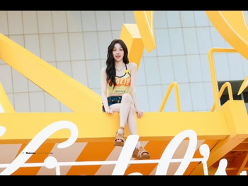  alt="Song Yuqi"