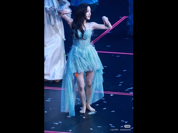  alt="Song Yuqi"