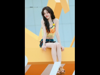  alt="Song Yuqi"
