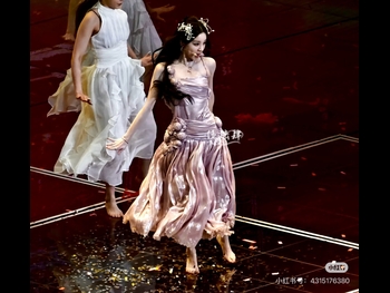  alt="Song Yuqi"
