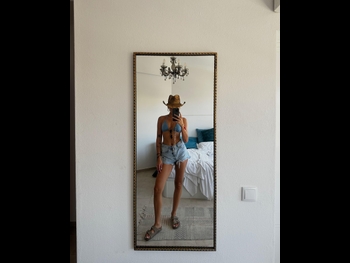  alt="Luna Valas"
