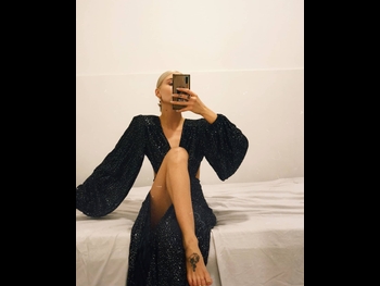  alt="Luna Valas"