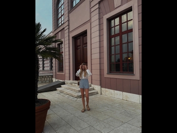  alt="Luna Valas"