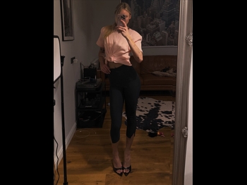  alt="Luna Valas"
