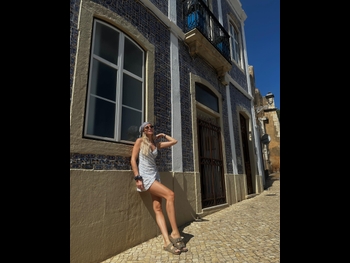  alt="Luna Valas"