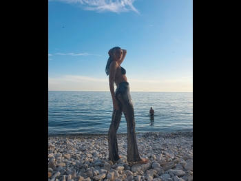  alt="Luna Valas"
