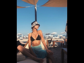  alt="Luna Valas"