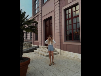  alt="Luna Valas"