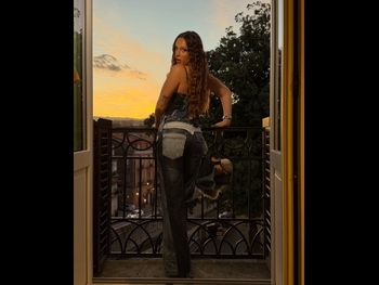  alt="Sarah Toscano"