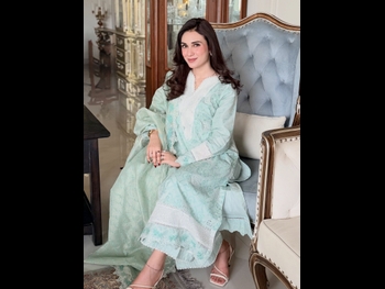 alt="Hina Tariq"
