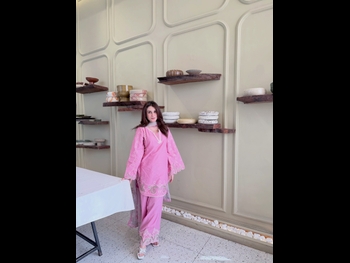  alt="Hina Tariq"