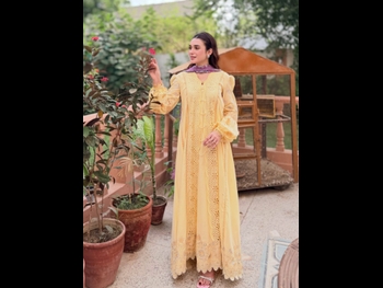  alt="Hina Tariq"