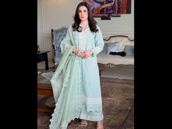  alt="Hina Tariq"