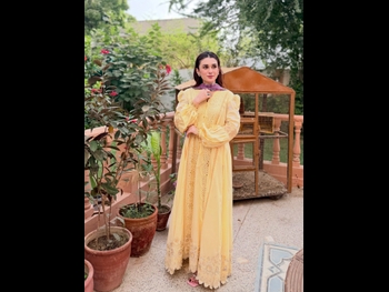  alt="Hina Tariq"