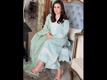  alt="Hina Tariq"