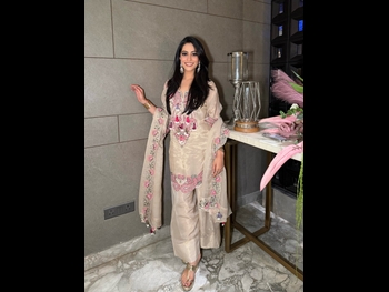  alt="Nikita Chawla"