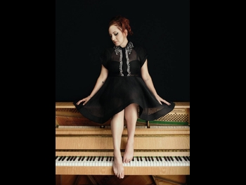  alt="Dani Ivory"
