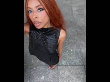  alt="Ravyn Lenae"