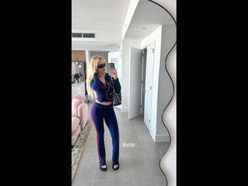  alt="Shayna Holt"