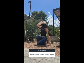  alt="Gabriela Bee"