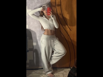  alt="Elana Dara"