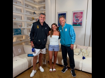  alt="Olivia Buzaglo"