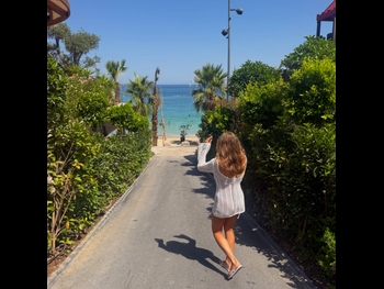  alt="Olivia Buzaglo"